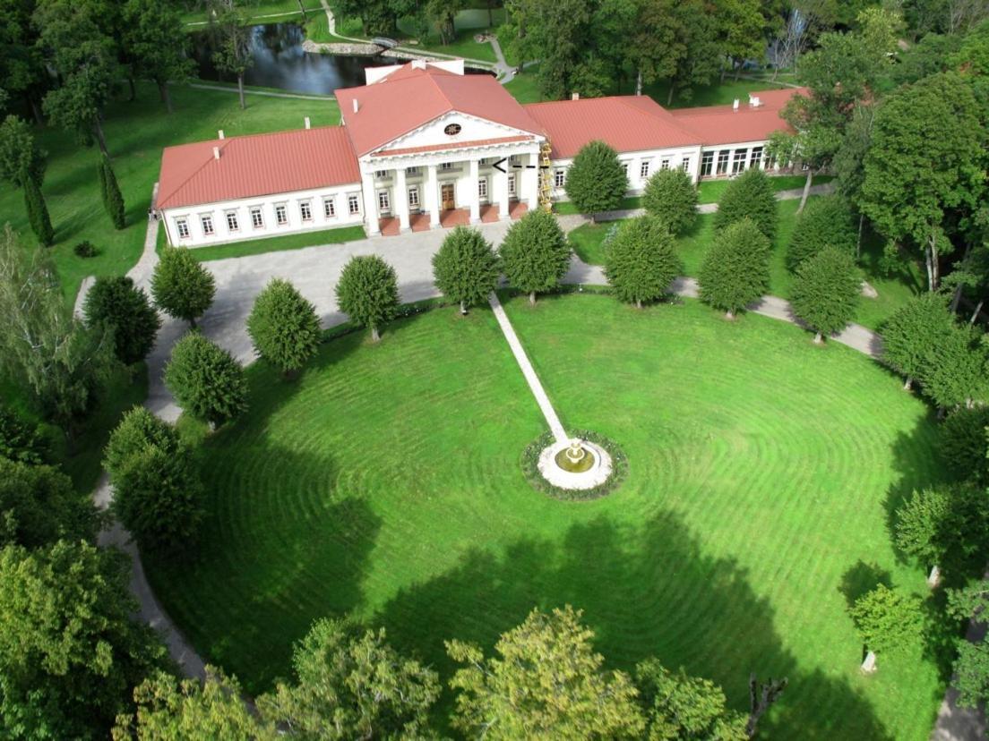 Aparthotel Taujenu Dvaro Sveciu Namai à Towiany Extérieur photo