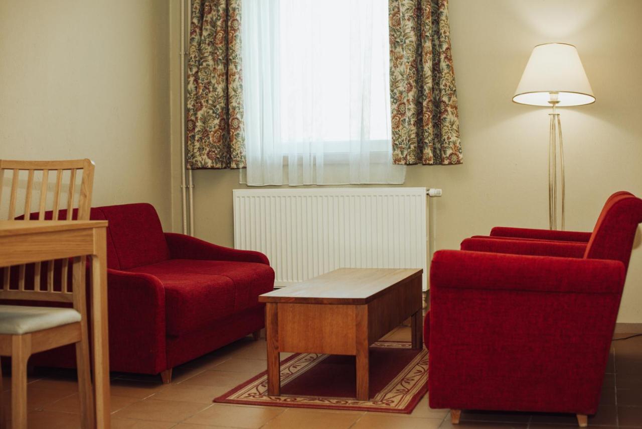 Taujenu Dvaro Sveciu Namai Towiany Extérieur photo