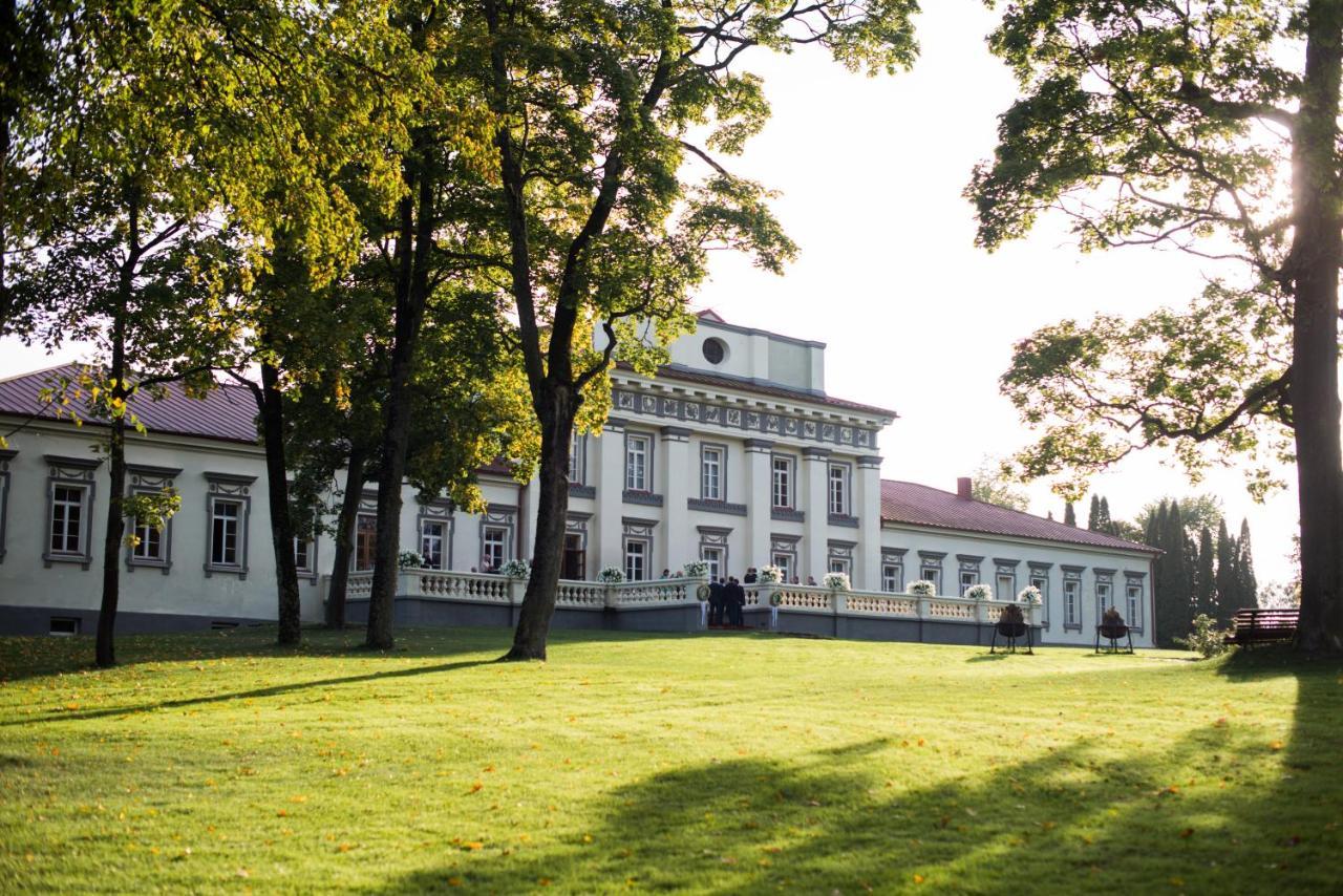 Aparthotel Taujenu Dvaro Sveciu Namai à Towiany Extérieur photo