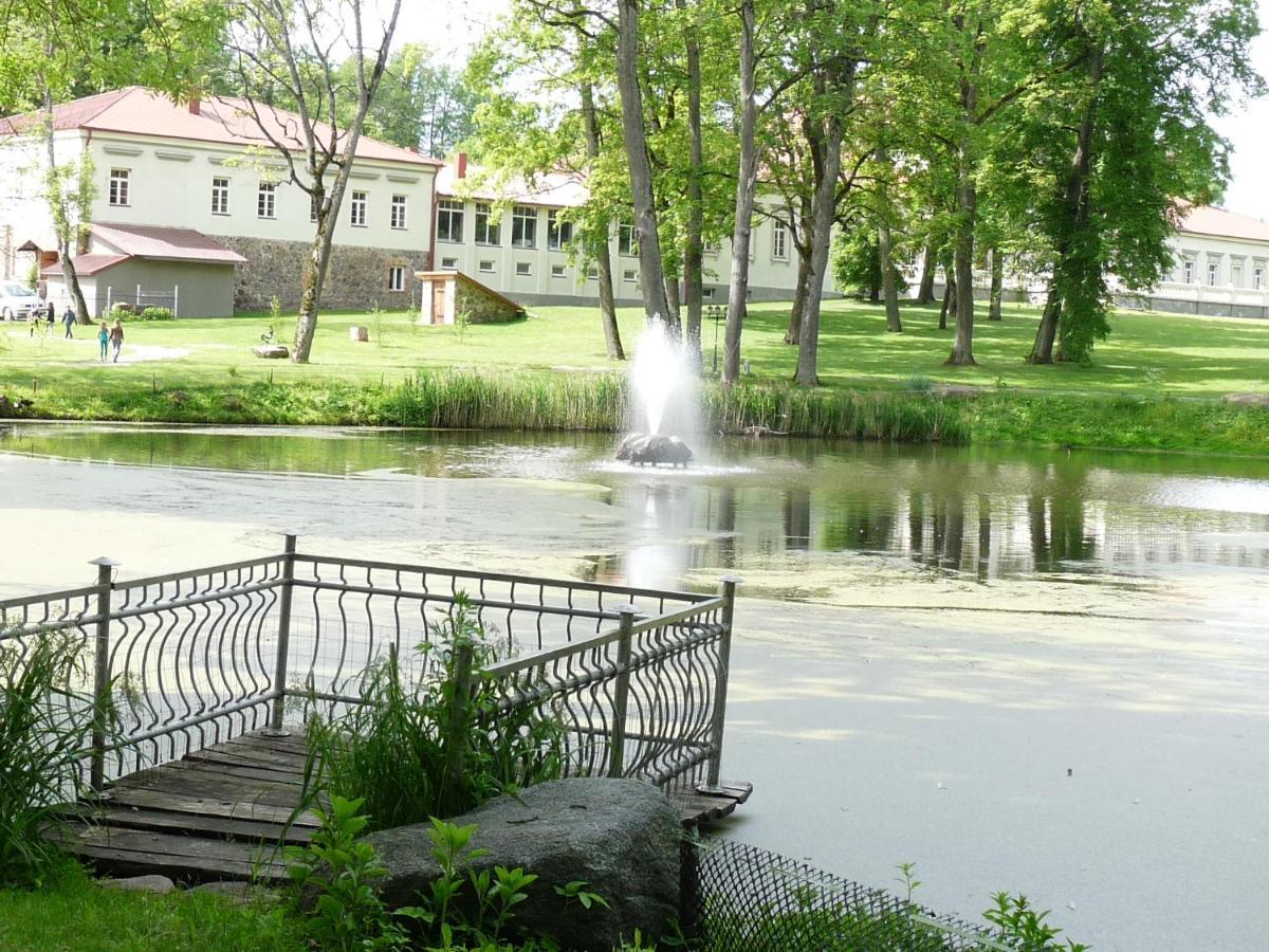 Aparthotel Taujenu Dvaro Sveciu Namai à Towiany Extérieur photo