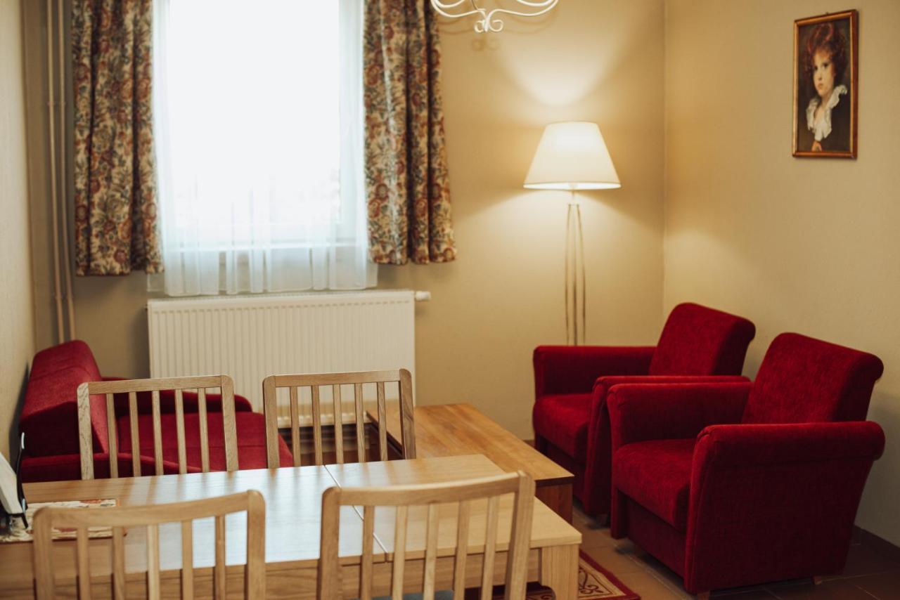 Taujenu Dvaro Sveciu Namai Towiany Extérieur photo