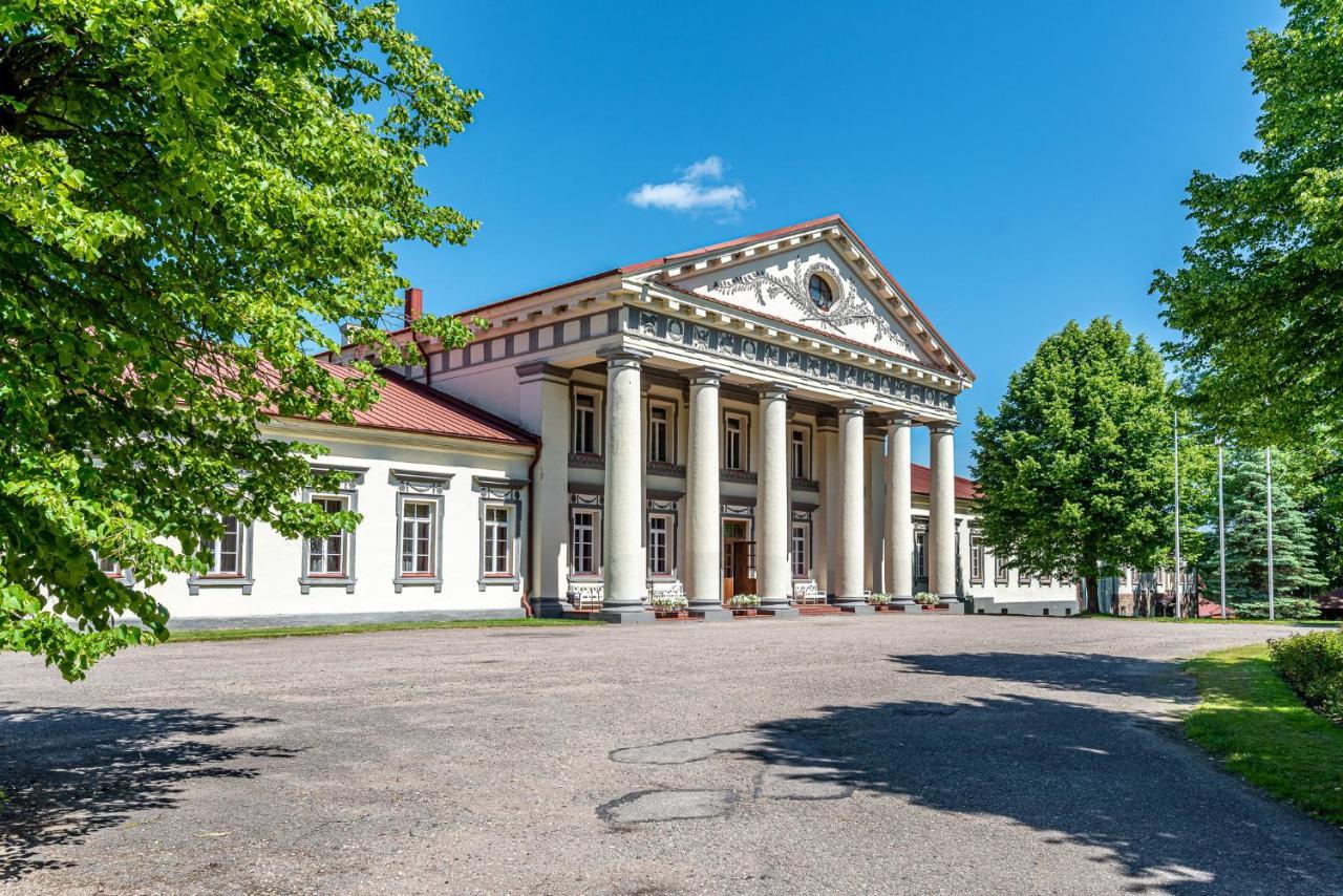 Aparthotel Taujenu Dvaro Sveciu Namai à Towiany Extérieur photo