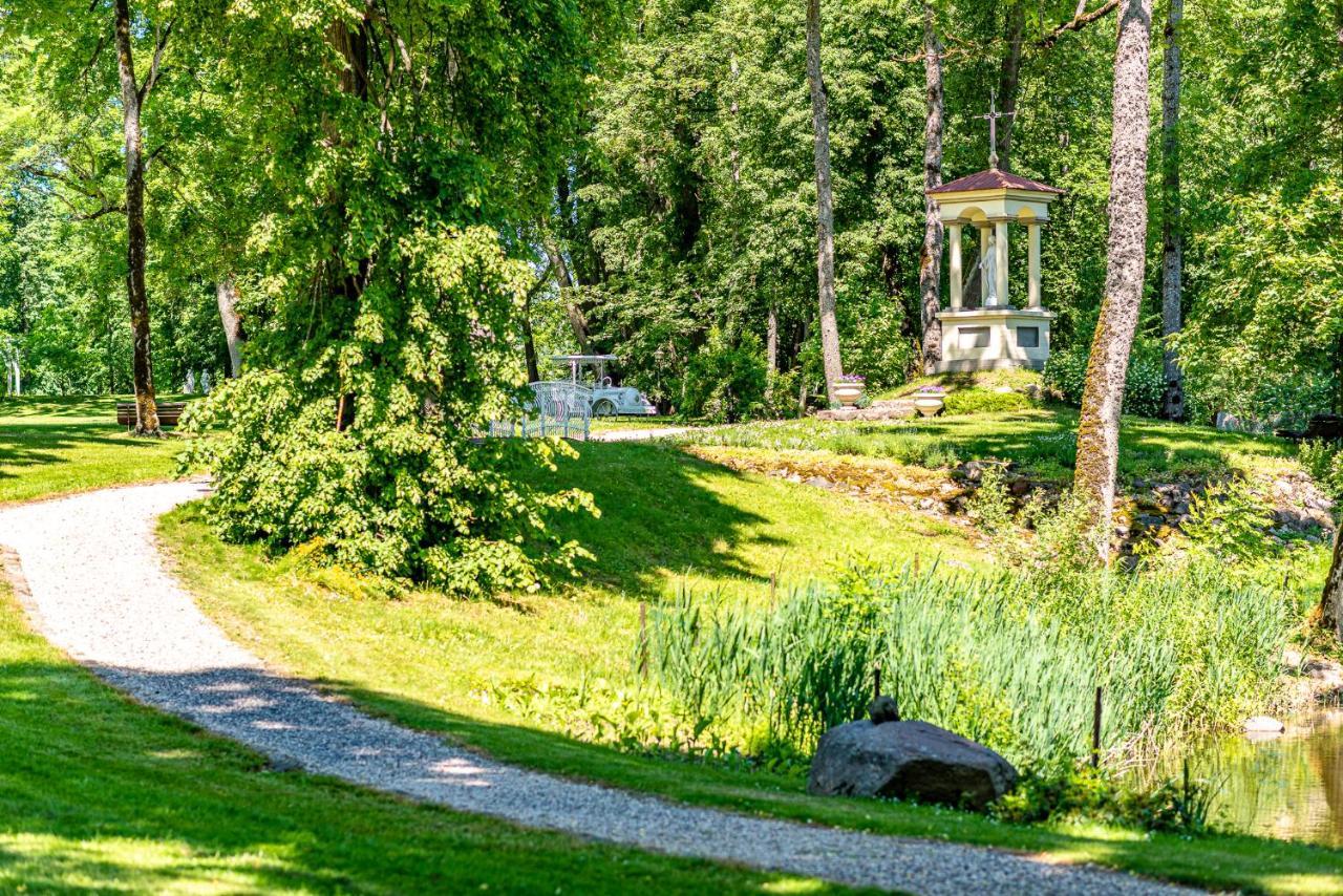 Aparthotel Taujenu Dvaro Sveciu Namai à Towiany Extérieur photo