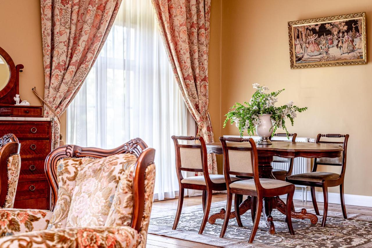 Taujenu Dvaro Sveciu Namai Towiany Extérieur photo