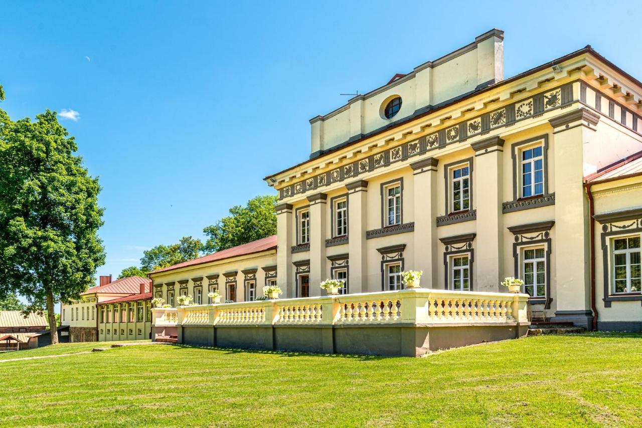 Aparthotel Taujenu Dvaro Sveciu Namai à Towiany Extérieur photo