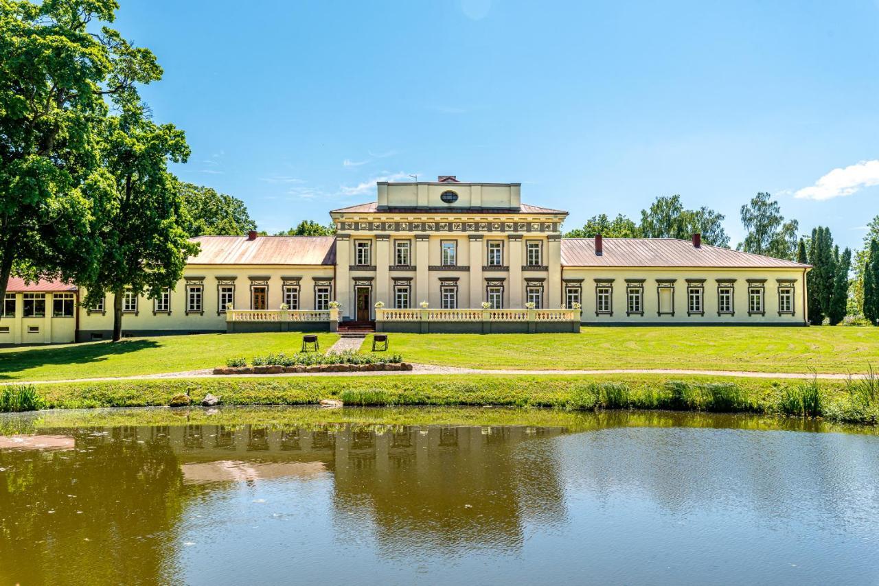 Aparthotel Taujenu Dvaro Sveciu Namai à Towiany Extérieur photo